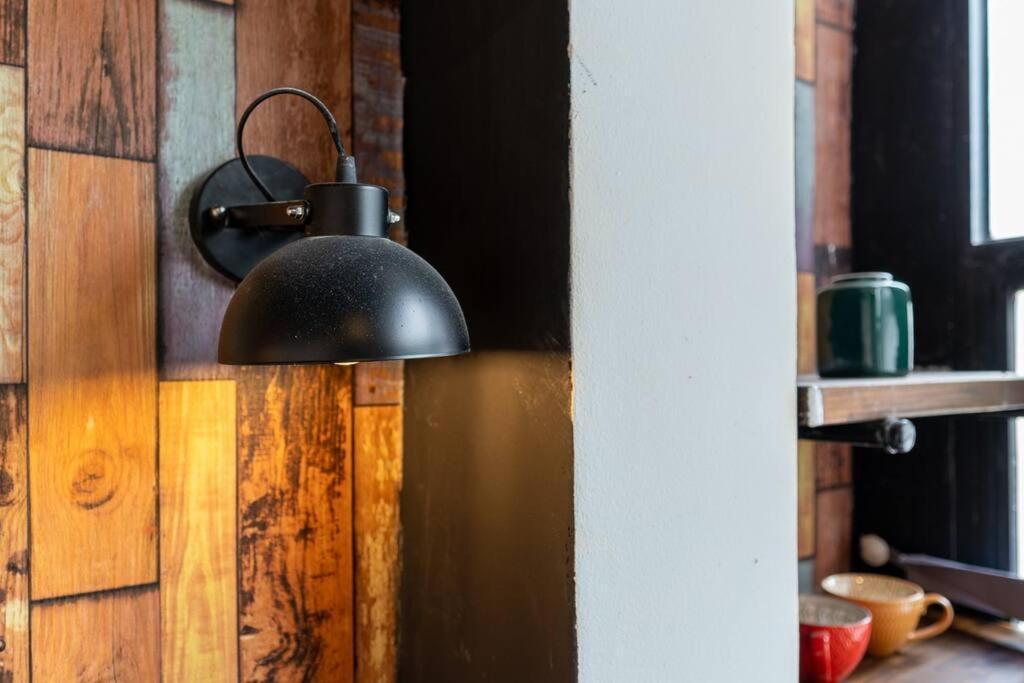 Kitchen Netflix @ben Thanhｓａｉｇｏｎｈｉｄｅｏｕｔ130 Pastuer Apartment Ho Chi Minh City